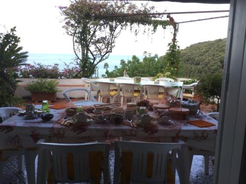 a table and chairs with a view of the ocean at B&B Le Tre Casette in Maratea