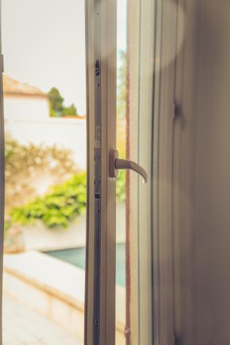 Πισίνα στο ή κοντά στο CHAMBRES D'HÔTES L'Oréliane en Provence Adults Only