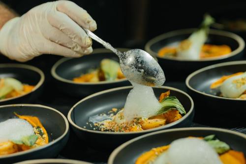 ホテルの敷地内または近くでの食事または食べ物