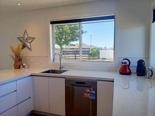 Cucina o angolo cottura di Rolleston 2 bedroom Flat