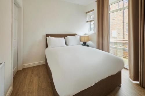 Ένα ή περισσότερα κρεβάτια σε δωμάτιο στο Host & Stay - Jubilee Close