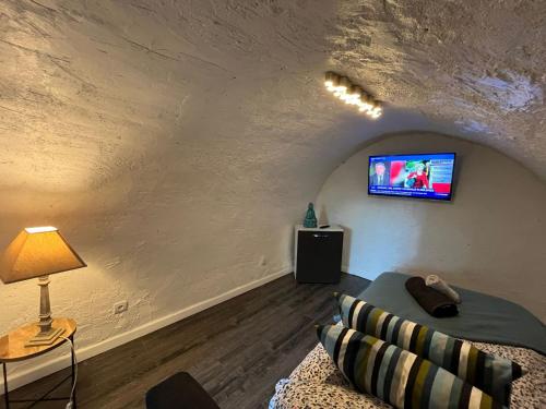 a living room with a couch and a flat screen tv at Gîte De Chevreuse in Chevreuse