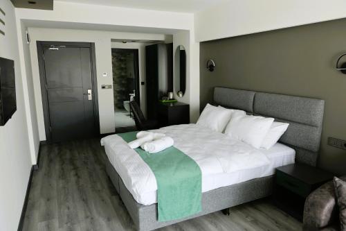 Postel nebo postele na pokoji v ubytování Aybek Ratio Hotel