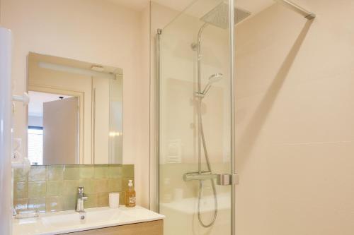 Ένα μπάνιο στο À 450 m de la "Cale de Beg Meil - Appart pour 2