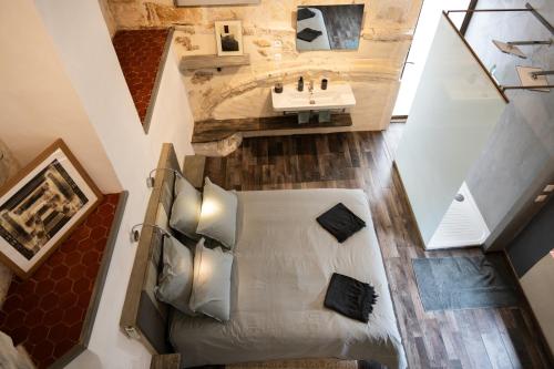 an attic bedroom with a bed and a sink at Maison de charme en centre-ville 4 à 6 personnes in Arles