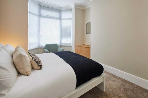 Ένα ή περισσότερα κρεβάτια σε δωμάτιο στο Host & Stay - Norton House