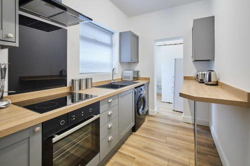 Η κουζίνα ή μικρή κουζίνα στο Host & Stay - Norton House