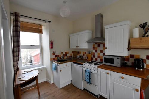 Kuchyň nebo kuchyňský kout v ubytování Argyll House Pennyghael