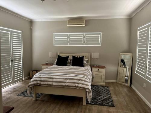 Katil atau katil-katil dalam bilik di Clanwilliam Waterside Villa