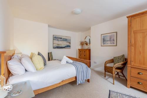 a bedroom with a bed and a desk and a chair at Harbour Hideaway St Monans in Saint Monance