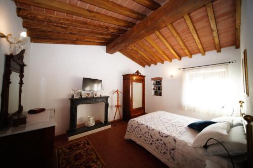 a bedroom with a bed and a window at Casalina B & B in Portoferraio