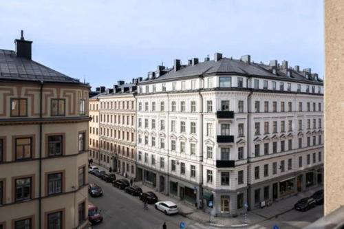 ストックホルムにあるMetropolitan Haven in Stockholm City! 911の大きな白い建物