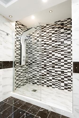 Crystal Haven Luxury Apartment by BiNoBi!