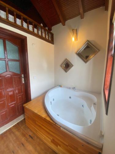 a bath tub in a bathroom with a red door at Tias Shelale Otel in Sile