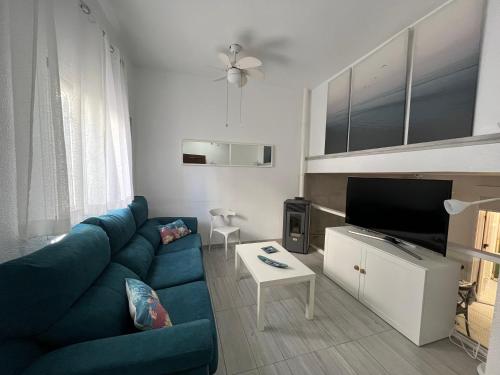 TV a/nebo společenská místnost v ubytování CASA EN ISLA DE TABARCA (ZONA PUERTO VIEJO)