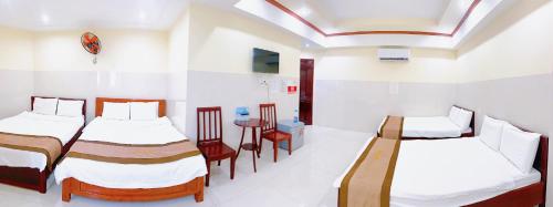 a hospital room with two beds and a table at Tường Vi Motel in Hà Tiên