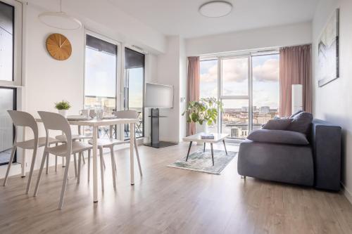 a living room with a table and a couch at Apartamenty Towarowa Poznań in Poznań