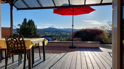 Gîte de France LA MARMOTTE avec terrasse privative proche du lac d'Aiguebelette