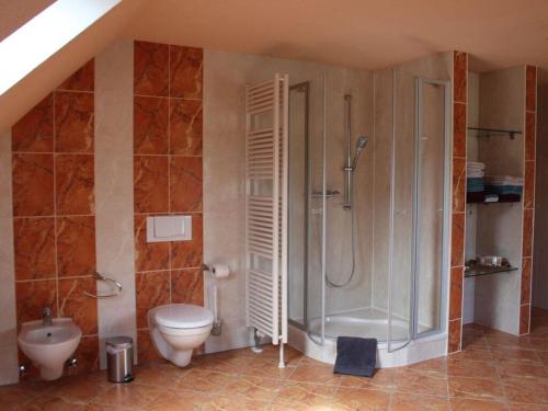 Kylpyhuone majoituspaikassa Farsighted modern retreat