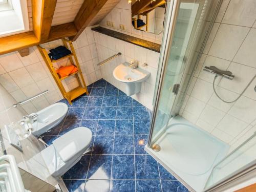 a bathroom with two toilets and a sink and a shower at Ender DG Modern retreat in Sebnitz