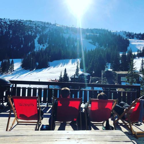 a group of people sitting in chairs on a ski slope at Kvitfjell Hotel Kvitfjellvegen 492 in Kvitfjell