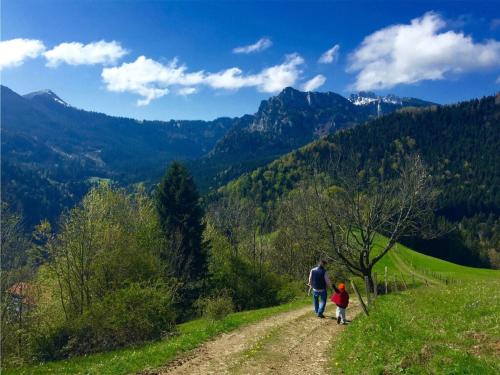 a man and a child walking down a dirt road at Villa Carefree Suite in Grassau