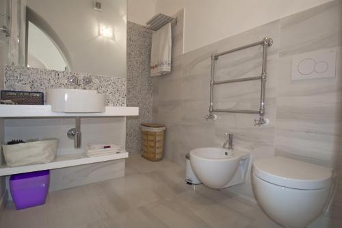 Kúpeľňa v ubytovaní CasaBlanca Apartment