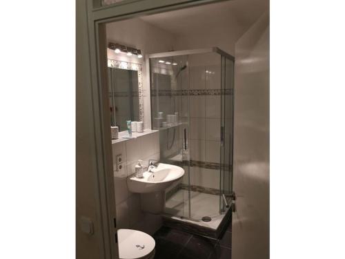 Et badeværelse på Ostseeliebe Comfortable holiday residence