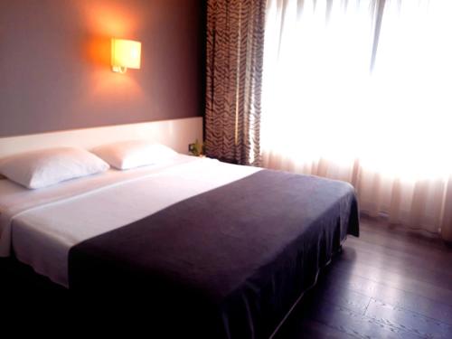Ein Bett oder Betten in einem Zimmer der Unterkunft Dedepark Hotel
