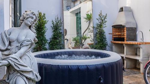 Hồ bơi trong/gần Sintra WOW - Unique double Smart Room in 17th century Palace! Hot tub, Snooker, BBQ, PS5, Sauna, Gym
