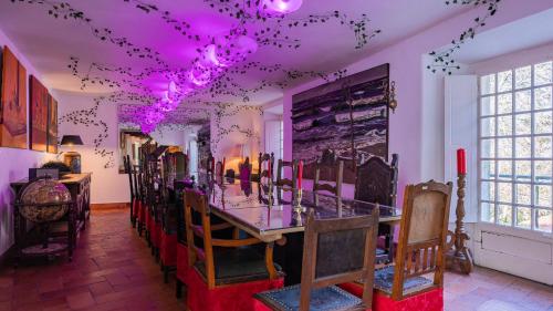 a room with a table and chairs and purple ceilings at Sintra WOW - Unique double Smart Room in 17th century Palace! Hot tub, Snooker, BBQ, PS5, Sauna, Gym in Sintra