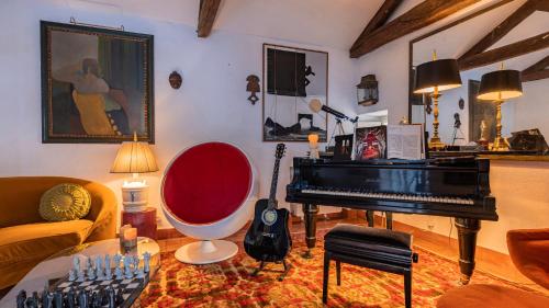 a living room with a piano and a couch at Sintra WOW - Unique double Smart Room in 17th century Palace! Hot tub, Snooker, BBQ, PS5, Sauna, Gym in Sintra