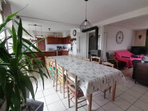a dining room and kitchen with a table and chairs at Maison spacieuse avec cheminée à Dives-sur-Mer in Dives-sur-Mer