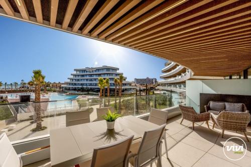 ViVi Homes - Rembrandt Pool, Sauna, Gym & Sea View