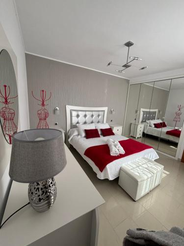 a bedroom with a bed and a table with a lamp at El rincón de Cornelia en Tejeda in Tejeda