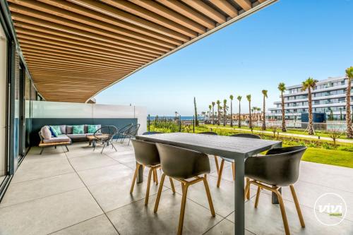 ViVi Homes - Fari Pool, Sauna, Gym & Sea View