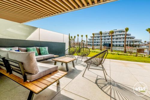 ViVi Homes - Fari Pool, Sauna, Gym & Sea View