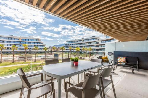 ViVi Homes - Dali - Pool, Sauna, Gym & Sea View