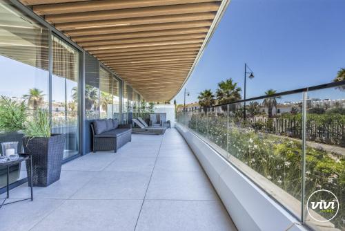 ViVi Homes - Choco Pool, Gym, Terrace & Beach