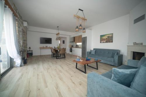 Elixrysos Apartment 1にあるテレビまたはエンターテインメントセンター