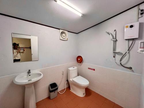 Koupelna v ubytování MrT Riverside Sampran มิสเตอร์ที โฮมสเตย์-ริมนที