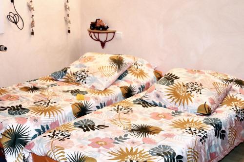 two beds sitting next to each other in a room at Maison de 2 chambres avec piscine privee et jardin clos a Veyras in Veyras