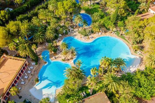 an overhead view of a pool at a resort at Camping La Torre del Sol - Maeva Vacansoleil in Miami Platja
