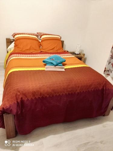 Una cama o camas en una habitación de Appartement confortable avec vue sur mer à Saint André, 105 m²