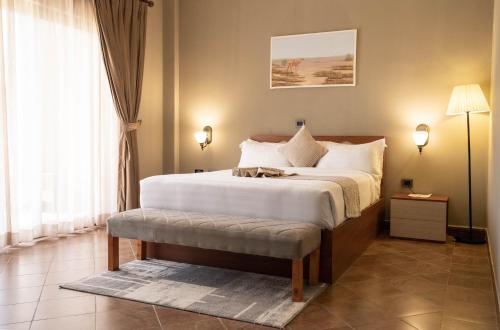 Un pat sau paturi într-o cameră la Haile Hotel Wolaita