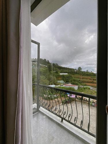 Balkón nebo terasa v ubytování Amia Dalat