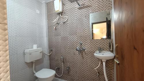 Ванная комната в HOTEL SAI PALACE