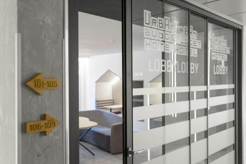 URBAN BUDGET HOTEL — Inner courtyard view