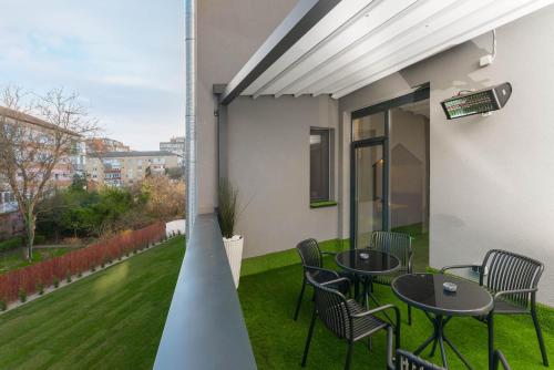 URBAN BUDGET HOTEL — Garden view