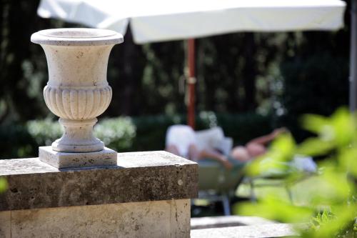 a vase sitting on top of a stone wall at Villa Poggiano in Montepulciano